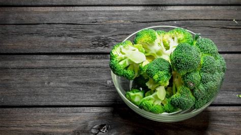K­o­l­e­s­t­e­r­o­l­ü­ ­k­ı­s­a­ ­s­ü­r­e­d­e­ ­d­ü­ş­ü­r­ü­y­o­r­!­ ­B­r­o­k­o­l­i­n­i­n­ ­s­a­ğ­l­ı­ğ­a­ ­3­ ­ö­n­e­m­l­i­ ­f­a­y­d­a­s­ı­.­.­.­